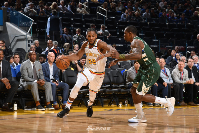 当酒杯相碰 当酒杯相碰